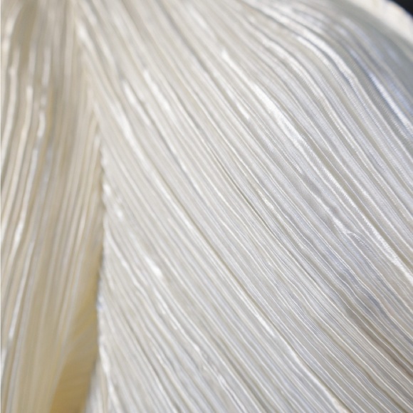 Cream Pleated Women's Blouse - Picture 4 of 8